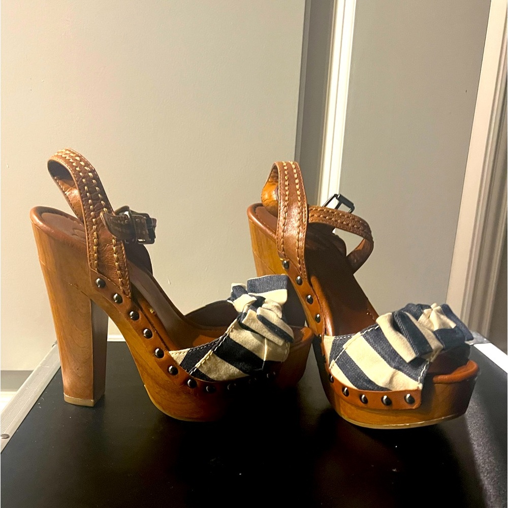 Size 7, Jessica Simpson wedges.